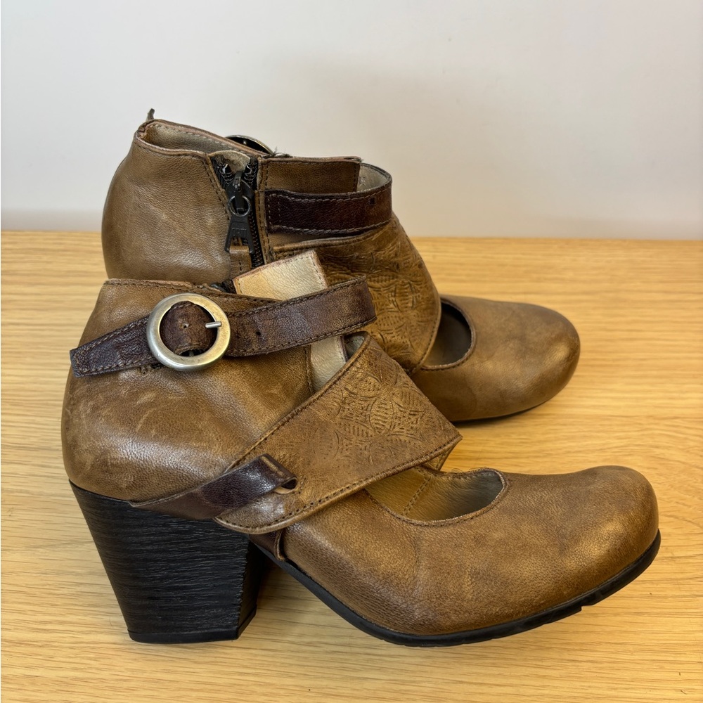 Miz Mooz Dale Lazor Cut Brown Leather Strap Ankle Buckle Boots Woman’s‎ 6.5